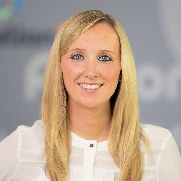 Katharina Messerschmidt, Geschäftsführerin, Automation24: Guter Service funktioniert auch online – das haben wir bereits vor der Pandemie bewiesen. Dank modernster Technik ist es Distributoren heute problemlos möglich, Kunden auch aus der Ferne umfassend zu beraten – ob hinsichtlich technischer Fragestellungen, der Produktauswahl oder bei Fragen zum Bestellprozess. Die Möglichkeiten reichen von der telefonischen Applikationsberatung bis hin zum Remote Support. Auch die Parametrierung von Artikeln, das individuelle Bedrucken von Bedienelement-Beschriftungen oder der Verkauf von Kabeln als Meterware lässt sich ohne Umweg über den stationären Handel abwickeln. Eine hohe Artikelverfügbarkeit und ein schneller Versand sind mittlerweile Standard und runden das Einkaufserlebnis ab. Natürlich endet Service nicht mit dem Kauf, sondern umfasst auch Unterstützung bei der Einrichtung oder der Integration ganzheitlicher Lösungen.