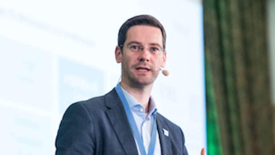 Timo Dell ist Speaker auf dem digitalen Industrie-Festival INDUSTRY.forward Expo. Sein Thema: „Energy in Motion – Neue Geschäftsmodelle mit künstlicher Intelligenz“.