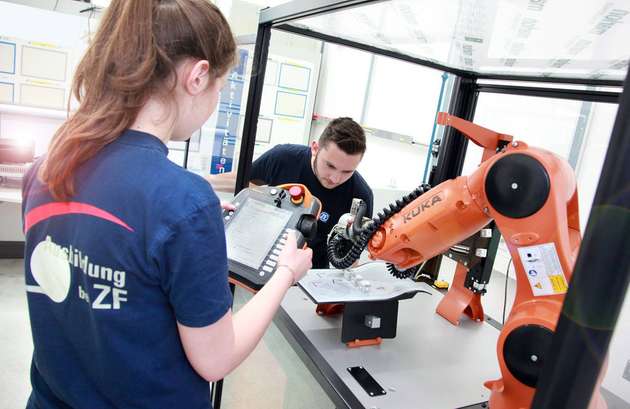 ZF Friedrichshafen setzt auf die Programmiersoftware ArtiMinds Robot Programming Suite (RPS.)