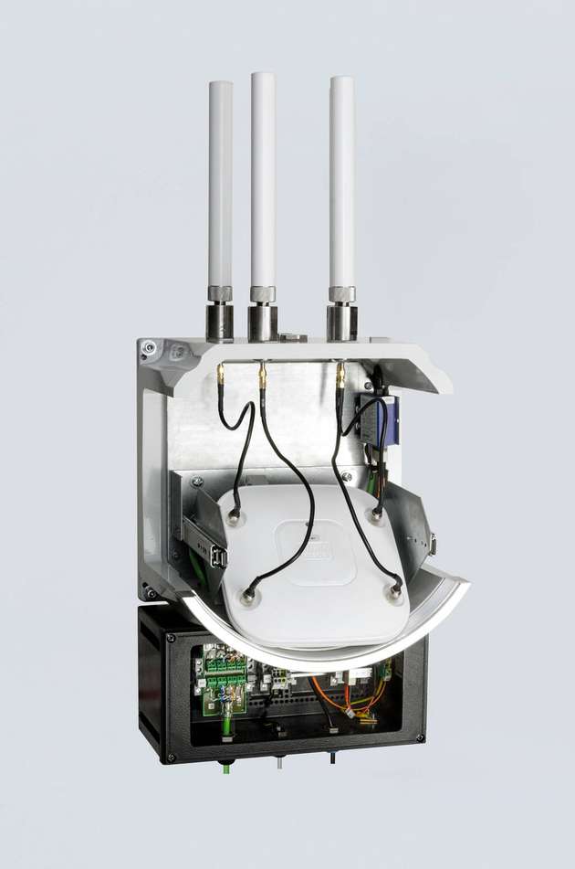 Wireless in Zone  1: explosionsgeschützter WLAN Access Point 8265 mit kundenspezifischen Einbauten