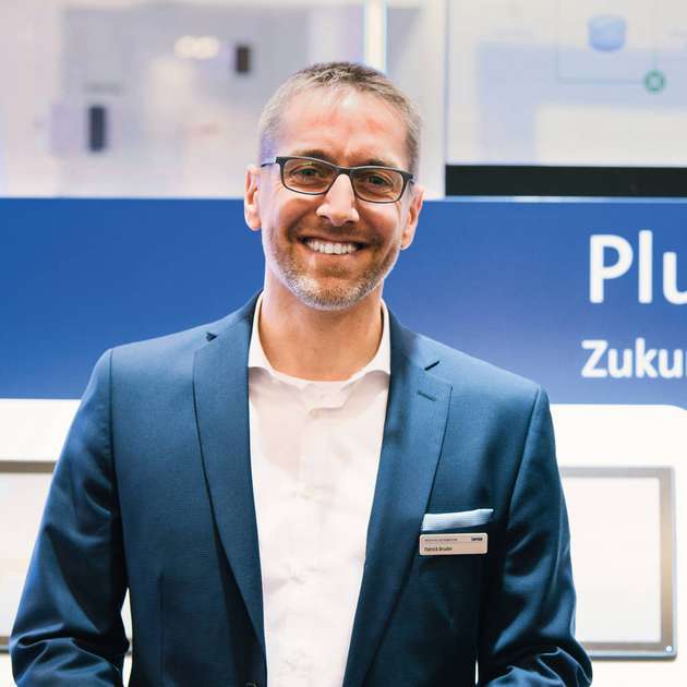 „Für den Digital Twin benötigen Maschinenbauer keine speziellen Voraussetzungen – nur die Bereitschaft sich auf neue Technologien und Methodiken einzulassen“, bemerkt Patrick Bruder, Business Development Manager Automation bei Lenze.