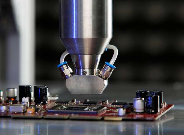 Eine selektive Nanobeschichtung mittels Atmosphärendruckplasma schützt Bauteile vor Korrosion.