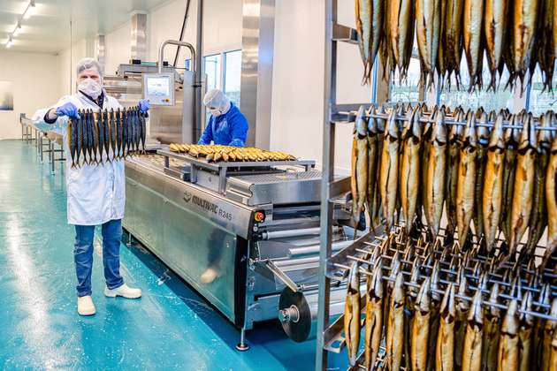 Der Großteil der Verpackungen von Bond Seafood wird unter anderem auf der Tiefziehverpackungsmaschine R 245 realisiert.