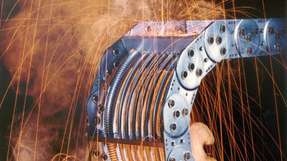 Mit ihrer hohen Belastbarkeit meistern Stahlketten extreme mechanische Beanspruchungen sowie Betriebsbedingungen mit heißen Spänen oder Funken und sehr hohen Dauertemperaturen.