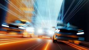 Indem sie sich Punkte wie Straßenbeschaffenheit, Wetter oder Geschwindigkeit merkt, kann eine KI gefährliche Situationen in Zukunft besser identifizieren.