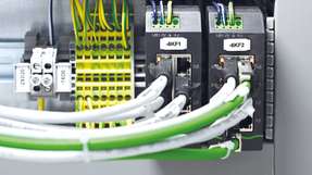 Unmanaged Switche in Roboterzellen HandlingTech rüstet seine Standard-Roboterzellen standardmäßig mit zwei Xelity-Switchen aus.