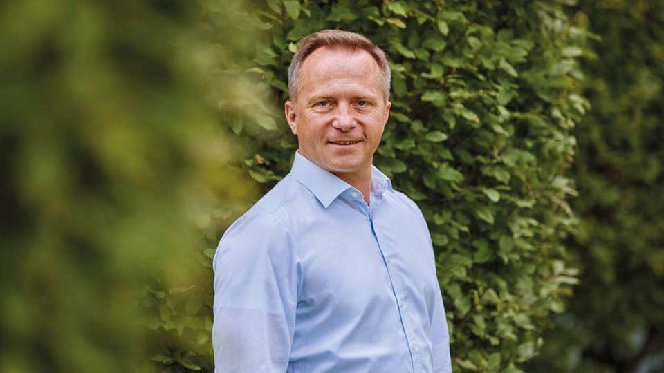 Bevor er 2019 zu Phoenix Contact kam, arbeitete Mathias Füller mehrere Jahre für Siemens. Er verfügt über weitreichende Erfahrungen in der Prozessindustrie, die er heute als Vizepräsident bei Phoenix Contact verantwortet. Während seiner überwiegend internationalen Tätigkeiten sammelte Füller umfassendes Know-how unter anderem in der Automatisierung und Digitalisierung. 