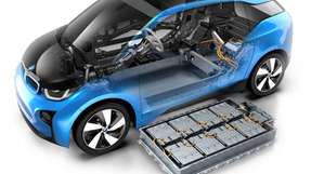 Ein Hochvoltbatteriespeicher ist in den Bauraum der Unterbodenstruktur eines Elektrofahrzeugs (BMW i3) integriert, der zukünftig auch für schmale quaderförmige Wasserstoffdrucktanks genutzt werden soll.
