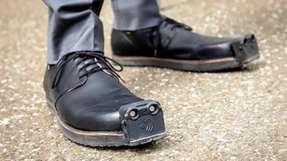 Der „InnoMake“-Schuh, wie er jetzt schon am Markt erhältlich ist. Künftig sollen an der Schuhspitze neben einem Ultraschallsensor auch noch eine Kamera und ein Prozessor für KI-Algorithmen Platz finden.