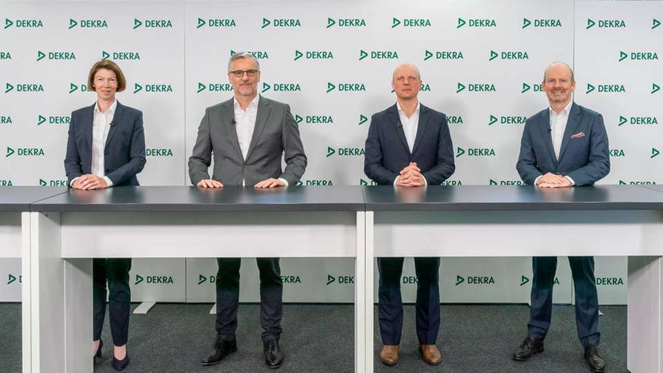 Der Dekra-Vorstand: Ulrike Hetzel, CTO, Vorständin für Services, Innovation und IT; Stefan Kölbl, CEO, Vorstandsvorsitzender; Stan Zurkiewicz, COO, Vorstand für Regionen und Vertrieb; Wolfgang Linsenmaier, CFO, Vorstand für Finanzen, Personal und Organizational Excellence.