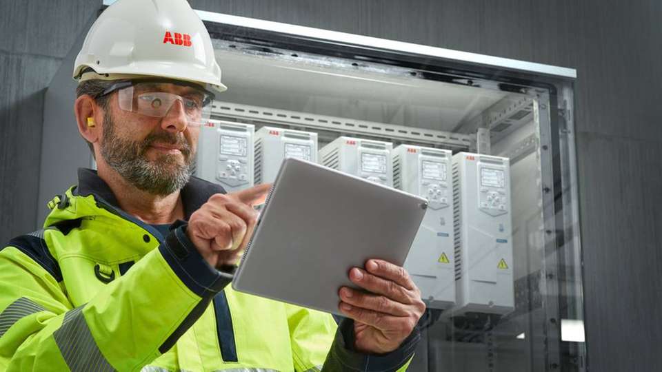 Erfahren Sie in unserer kostenlosen Webinar-Aufzeichnung alles über ABB Ability Mobile Connect.