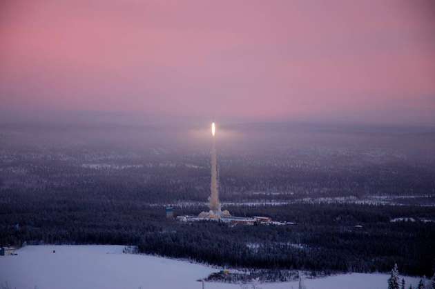 Zum Einsammeln von kosmischem Gestein ist die bemannte Raumfahrt zu aufwendig. Mittlerweile sind es daher vor allem unbemannte Sonden, die Substanzen von Himmelskörpern holen. 
