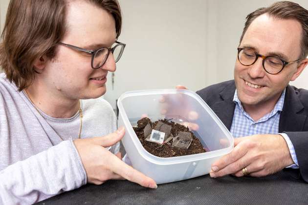 Entwickelt wurde die biologisch abbaubare Batterie von den Empa-Forschern Xavier Aeby und Gustav Nyström.