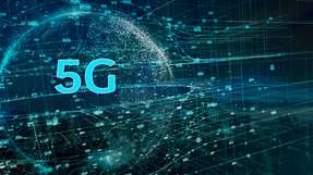 Viele Unternehmen stecken in der Zwickmühle: 5G bring neue Bedrohungen, doch viele Firmen können sich die notwendigen Ausfallzeiten nicht leisten, um kritische Systemschwachstellen zu patchen.