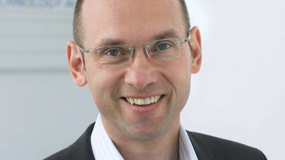 Dr. Roland Aubauer ist Director Research and Development bei der Captron Electronic und als solcher mitverantwortlich für die Innovationskraft des internationalen Familienunternehmens. Captron ist weltweit vor allem für seine kapazitiven und optischen Sensoren sowie kompletten Steuerungssysteme für verschiedenste Einsatzgebiete bekannt. 