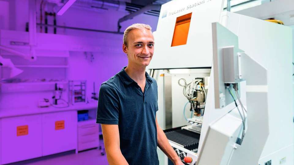 Max-Jonathan Kleefoot, Doktorand an der Hochschule Aalen, war an der Entwicklung eines Laserverfahrens beteiligt, mit dem sich Batterien besser be- und entladen lassen.