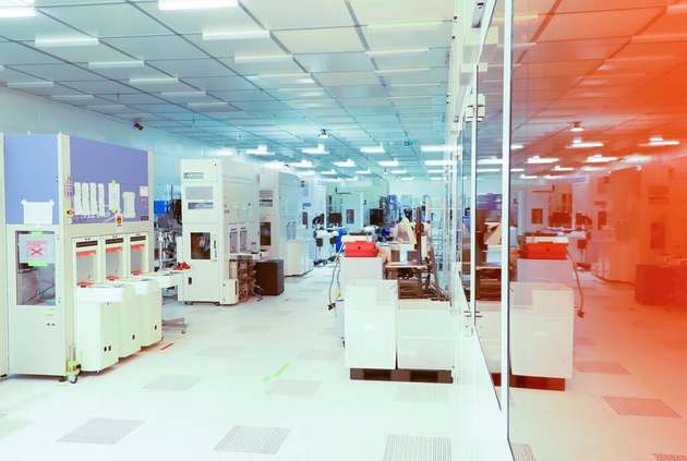 Das Fraunhofer IPMS beteiligt sich mit seinen Kenntnissen in der 300-mm-Fertigung an der Qubit-Forschung.