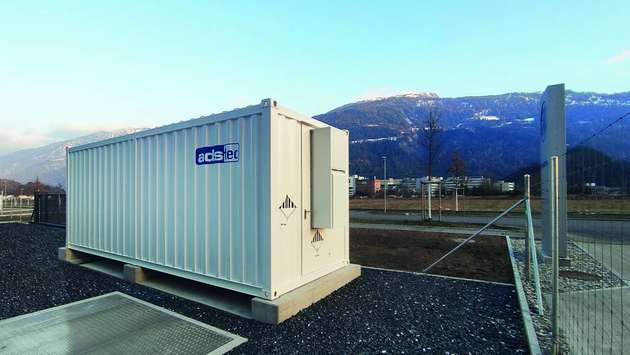 Seit Ende März 2021 steht ein 7,5 m langer Batteriecontainer mit 1,25 MW Leistung und 1,35 MWh Kapazität in Graubünden – der größte Speicher der Region.
