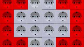 Mit zwei Batteriekraftwerken, die die Verteilnetze von Schweizer Energieversorgern stabilisieren, treibt das Land seinen Zubau an regenerativen Energien voran.