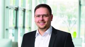 Vom Daten- zum Geschäftsmodell Dr. Pouria G. Bigvand ist bei Aucotec als Leiter für das Produktmanagement tätig. „Nebenbei“ schrieb er seine Doktorarbeit, in der es darum geht, wie künstliche Intelligenz (KI) das Engineering im Anlagenbau schneller und effizienter machen kann. Bigvand hat Chemie-Ingenieurwesen/Erdöl- Erdgastechnik und Process System Engineering studiert.