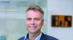 Markus ist seit 2014 Geschäftsführer von B&R Industrie-Elektronik in Bad Homburg. Sandhöfner ist bereits seit 2001 für B&R tätig. Ab 2002 war er über fünf Jahre für den Ausbau und Vertrieb der B&R-US-Tochtergesellschaft verantwortlich. 2008 übernahm er als International Sales Manager Aufgaben im internationalen Vertrieb am Stammhaus in Österreich. 