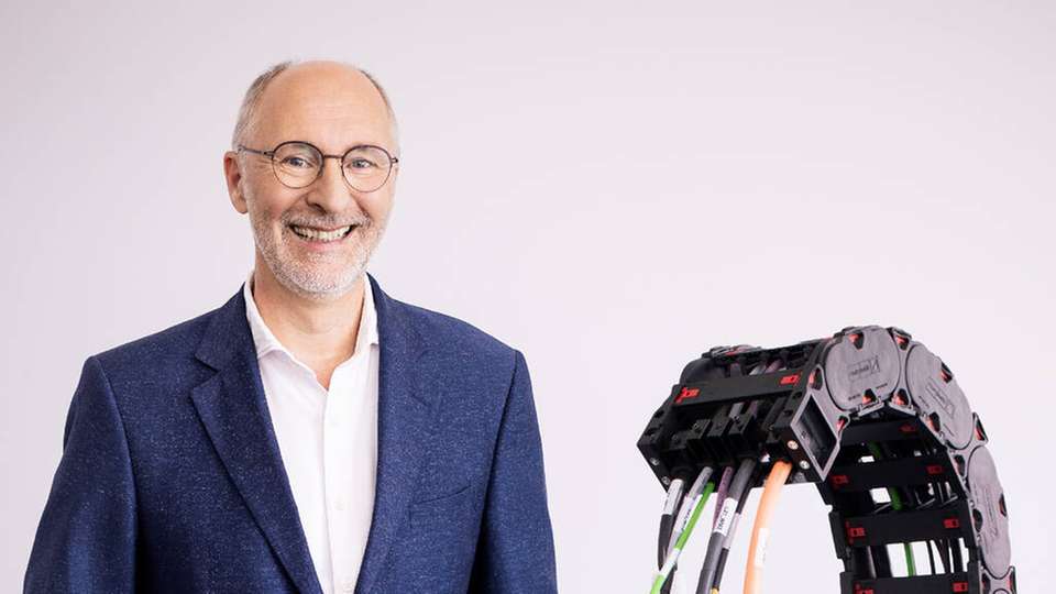 Hans-Peter Wittek ist seit 2013 Geschäftsführer der Murrplastik Systemtechnik GmbH. Seit 2002 ist der diplomierte Betriebswirt als kaufmännischer Leiter der Murrplastik Verwaltungs- und Beteiligungs-GmbH tätig. Murrplastik zählt zu den führenden Anbietern von Energieketten, Leitungen, Kabelschutz, Kabelführungen sowie Kennzeichnung.