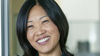 Sun Spornraft ist seit 2018 für Insys Microelectronics in Regensburg tätig. Sie ist Prokuristin und leitet die Bereiche Vertrieb und Marketing des Geschäftsbereichs Insys icom. Insys icom steht mit industriellen Routern, Softwarelösungen sowie Managed Services für sichere Kommunikation und Vernetzung von Daten in anspruchsvollen Anwendungen.