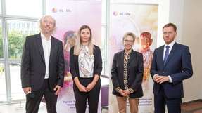 Opening vom „6G-life Forschungshub“: Prof. Frank H. P. Fitzek, 6G-life Program Manager Sarah Franke, TUD-Rektorin Prof. Ursula M. Staudinger und der Sächsische Ministerpräsident Michael Kretschmer (v.l.n.r.)