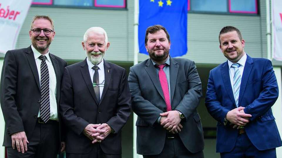 Eckhard Bluhm ist Gründer und Geschäftsführer des Kennzeichnungsanbieters Bluhm Systeme. Innerhalb von 50 Jahren baute er sein Unternehmen von einer Ein-Mann-Firma zu einer international tätigen, finanziell robusten und innovativen Firmengruppe auf, in der inzwischen fast 600 Mitarbeiter beschäftigt sind.