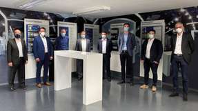 Markus Schiefer (CFO, Lütze), Michael Bautz (PM Cabinet, Lütze), Martin Teufel (CEO, Lütze), Udo Lütze (Inhaber Lütze International Group), Prof. Dr. Konstantinos Stergiaropoulos (Leiter IGTE), Daniel Haag (IGTE), Dimitrios Koutrouvis (Leiter R&D, Lütze), Dr.-Ing. Wolfgang Heidemann (IGTE) 