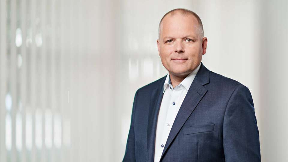 Ansgar Hinz ist seit 2016 CEO der VDE-Gruppe mit weltweit 2.000 Mitarbeitern. Nach dem Studium der Allgemeinen Elektrotechnik an der RWTH Aachen begann er seine Karriere bei der Reinhausen Unternehmensgruppe in Regensburg. Vor seiner Berufung als VDE Vorstandsvorsitzender war Hinz mehr als 15 Jahre Geschäftsführer der MESSKO GmbH in Oberursel.
