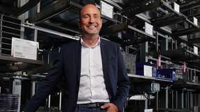 Patrick William Fischer, Jahrgang 1976, studierte Automatisierungs- und Antriebstechnik an der Hochschule Harz. Seit 2008 ist er in dritter Generation als geschäftsführender Gesellschafter bei der Fischer Elektronik beschäftigt. Das Unternehmen gehört zu den führenden Herstellern von Kühlkörpern, Wärmeleitmaterialien, Gehäusen und Steckverbindern.
