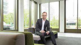Das entscheidende Jahrzehnt Matthias Taft, geboren 1967 in München, studierte von 1988 bis 1993 Maschinenbau an der Technischen Universität München. Zusätzlich absolvierte er von 1997 bis 2001 das Studium des Wirtschaftsingenieurswesens an der Universität Hagen, das er ebenfalls mit dem Diplom abschloss. 2003 übernahm Matthias Taft die Geschäftsführung der RENERCO Renewable Energy Concepts AG und ab 2013 die Geschäftsführung der BayWa r.e. renewable energy GmbH. Darüber hinaus verantwortete Taft von 2015 bis 2021 als Vorstandsmitglied der BayWa AG die Bereiche Erneuerbare und Klassische Energie. Seit 2021 ist er Vorstandsvorsitzender der BayWa r.e. AG.
