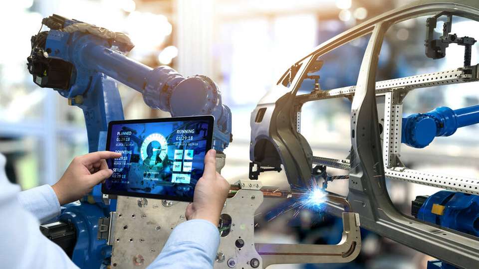 Der Mehrwert einer drahtlosen M2M-Kommunikation Der Datenaustausch zwischen Anlage und Maschine ist Basis effizienter Produktionsprozesse.