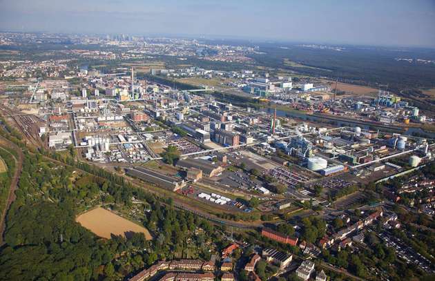 Rund 90 Unternehmen mit etwa 22.000 Beschäftigten sind im Industriepark Höchst angesiedelt.