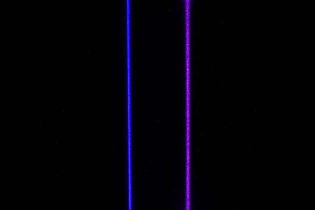 Die patentierte blaue Laserlinie weist eine deutlich höhere Gleichförmigkeit auf.