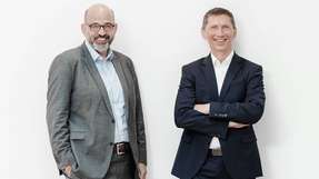 Philipp Mirliauntas (l.) und Arthur Rönisch sind Geschäftsführer der Turck duotec GmbH. Gemeinsam haben sie im vergangenen Jahr eine Neuausrichtung der duotec eingeleitet. Im Mittelpunkt stehen dabei innovative Elektronik- und Fertigungslösungen sowie visionäre Lösungsansätze für die Herausforderungen der Zukunft.
