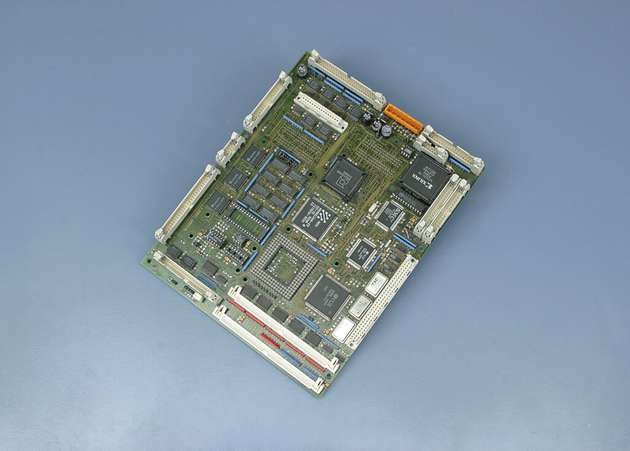 Beckhoff fertig sein erstes eigenes Motherboard im Jahr 1990.
