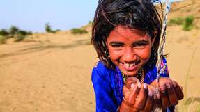 In Indien haben über 500 Millionen Menschen keinen oder einen erschwerten Zugang zu Trinkwasser.
