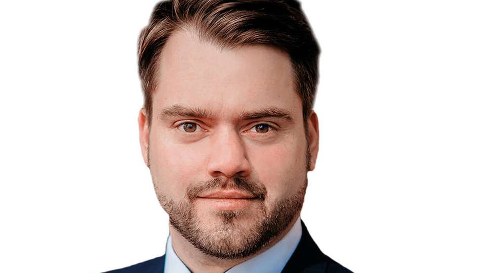 „Zentral für den Erfolg eines hybriden Energiesystems ist ein intelligenter Hybrid-Controller, welcher beständig lernt, den Betrieb des Systems optimiert steuert und auf diese Weise dessen Erträge und Lebensdauer maximiert.“, Eike Toepfer, Managing Partner bei Izaac.Energy.