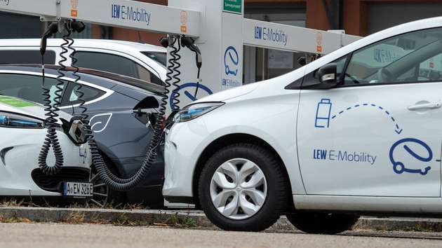 Die E-Mobility-Services von LEW umfassen aber weit mehr als die Planung und den Aufbau einer geeigneten Ladeinfrastruktur für Elektrofahrzeuge. 