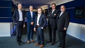 Übernehmen ab 2022 die Geschäftsführung: Karl Faulhaber (Mitte), Dr. Udo Haberland, Lutz Braun, Markus Dietz, Hubert Renner (hintere Reihe von links).