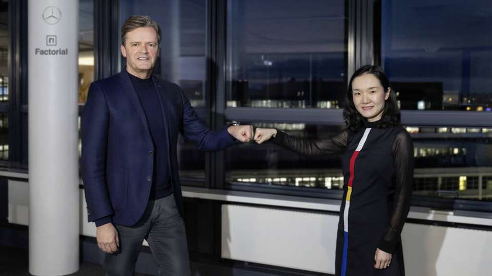 Markus Schäfer, Mitglied des Vorstands von Daimler und Mercedes-Benz, und Siyu Huang, Mitbegründerin und CEO von Factorial Energy