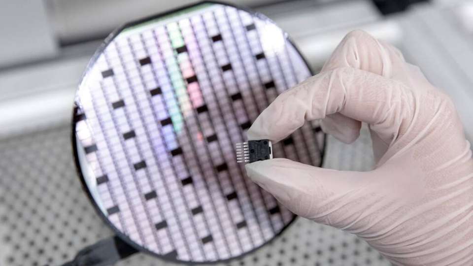 Bosch hat sich als Ziel gesetzt in den nächsten Jahren zu einem weltweit führendem Hersteller für Siliziumkarbid-Chips zu werden.