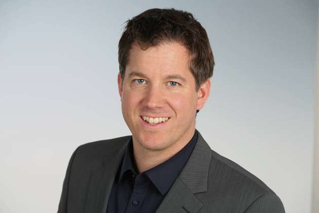 Bernd Reichert, Projektleiter Engineering Entwicklung Dichtungstechnik, Ekato: Für den Einsatz in sterilen Prozessen, wie beispielsweise in der Bearbeitung von Lebensmitteln oder in der Biotechnologie und Pharmaindustrie, werden spezielle Dichtungsvarianten benötigt. Deshalb bietet Ekato ein komplettes Dichtungssystem, bestehend aus einer Hygienic-Design-Gleitringdichtung und einer zusätzlichen Sterilinstallation. Das System ist die optimale Lösung für Prozessanwendungen, in denen das Wachsen von Biomasse in der Sperrflüssigkeit, durch eine heiße und komplett sterile Sperrflüssigkeit, verhindert werden soll. Die Sperrflüssigkeit wird kontinuierlich während des Betriebs sterilisiert und ist somit frei von Biomasse. Gleichzeitig erfüllt die sterile Sperrflüssigkeit die Kühlung und Schmierung der Gleitringdichtung.