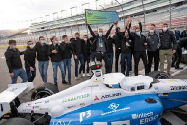 Das TUM-Autonomous-Motorsport-Team bei der Autonomous Challenge