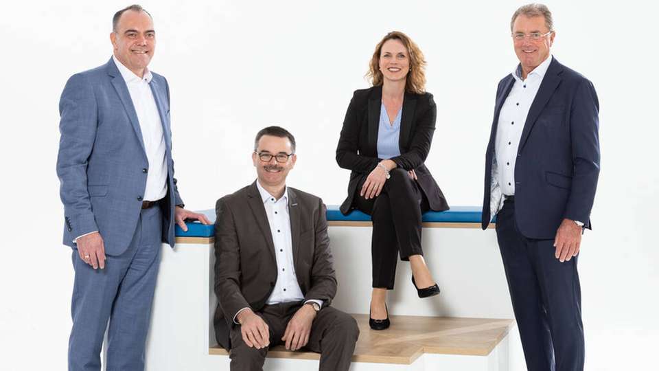 Die Unternehmensleitung bleibt weiterhin bestehen: v.r.: Helmut Dennig (CEO), Ricarda Fleer (CFO), Alexander Dolipski (COO) und Horst Rose (CSO)