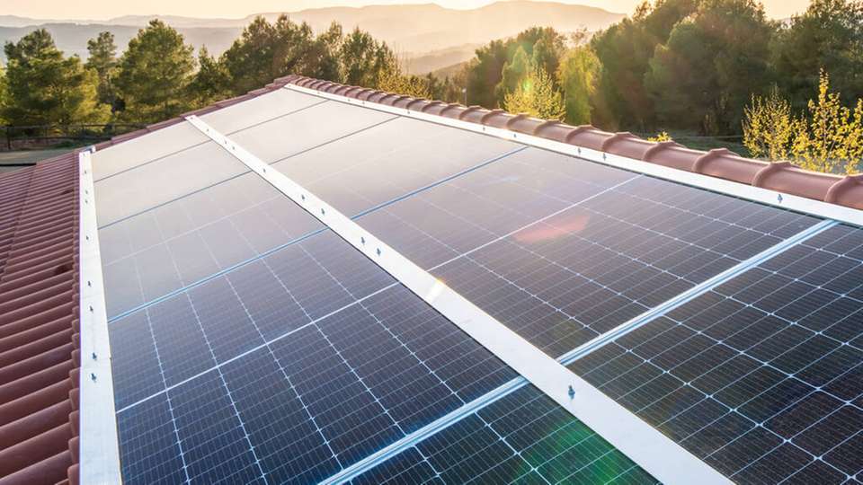 Die zweite Ausschreibungsrunde für Solaranlagen auf Gebäuden oder Lärmschutzwänden mit einer installierten Leistung von mehr als 300 Kilowatt war wie die erste Runde deutlich überzeichnet.