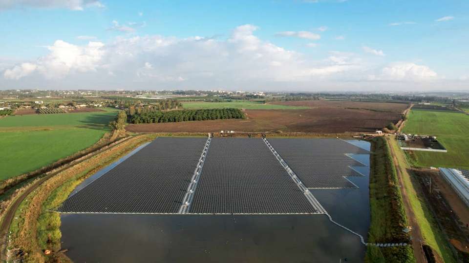 Die schwimmende PV-Anlage hat eine Kapazität von 4,8 Megawatt Peak und befindet sich in der Nähe von Gan HaShomron in Israel. In der Nähe von Ma'ayan Tzvi im Norden des Landes wird Belectric nun eine 16,8 Megawatt-Peak-Anlage an einem Wasserreservoir errichten.