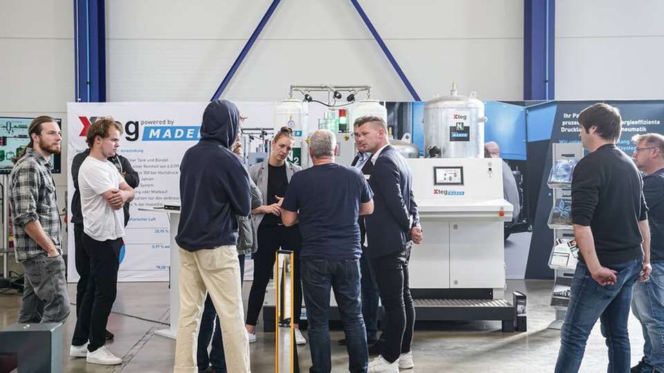 Bei den Xteg Fiber Days 2021 beantworteten Nathalie Bizer, Leiterin Bereich Drucklufttechnik bei Mader, und Marco Jähnig, Geschäftsführer bei Mader, die Fragen der Besucher zum Thema Stickstoffeigenerzeugung in Verbindung mit Lasermaschinen. 